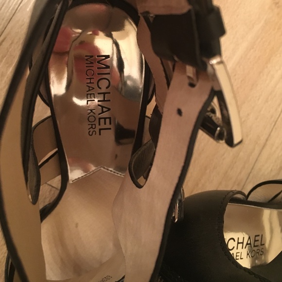 Michael Kors heels size 8 never worn - Picture 4 of 4